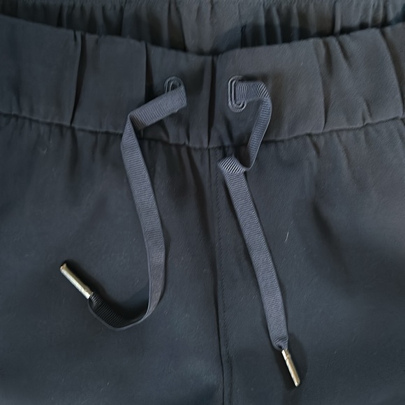 NWOT Lululemon size 6 navy joggers - Picture 3 of 6